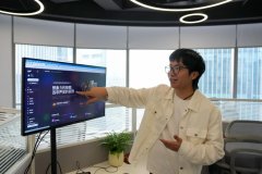 一幅2050年的糊口场景曾经跃然屏上脑机接术、成